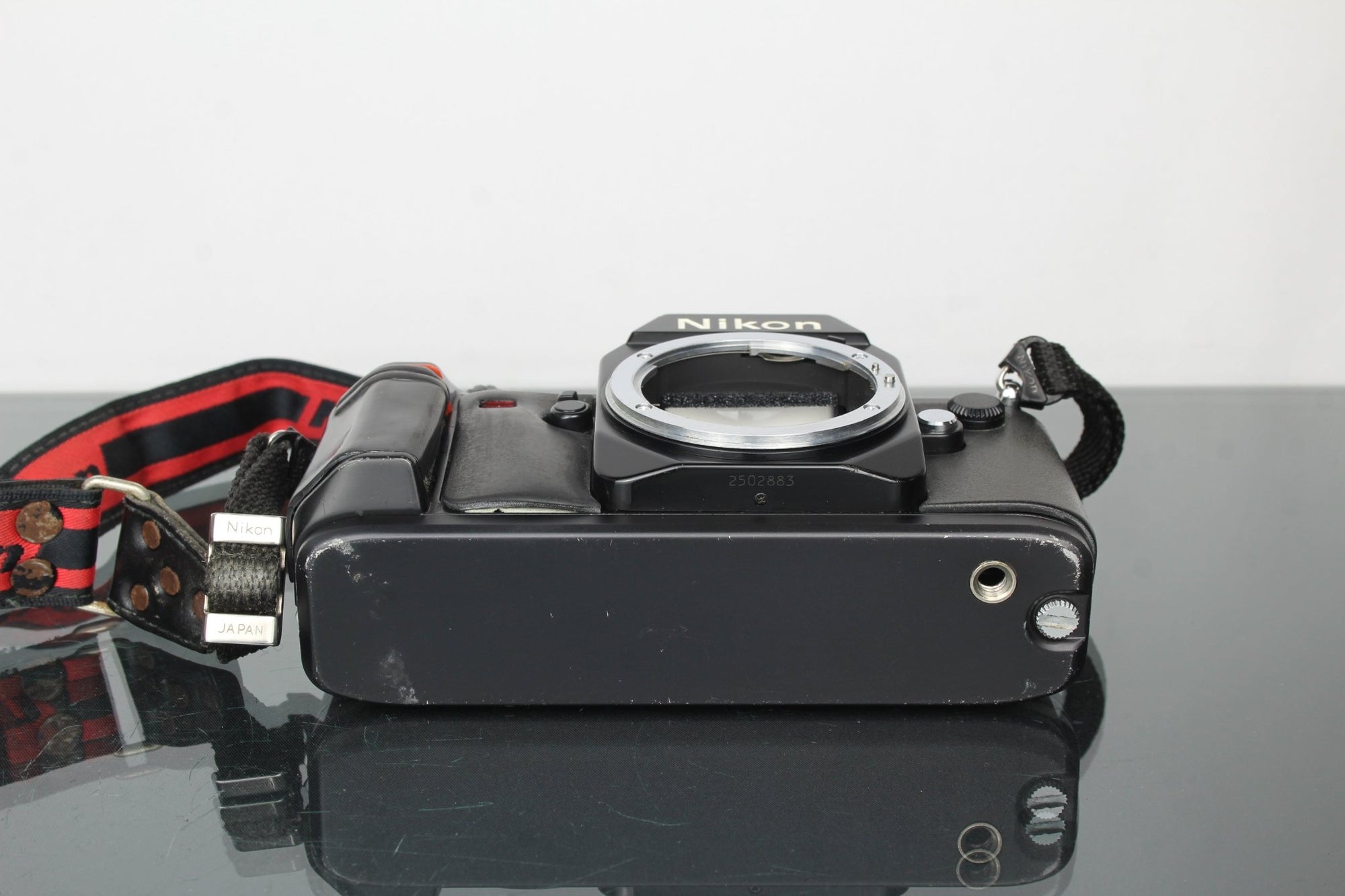 Nikon F - 301 + 80 - 200mm 1:4.5 Tokina lens - Dutch|Thrift