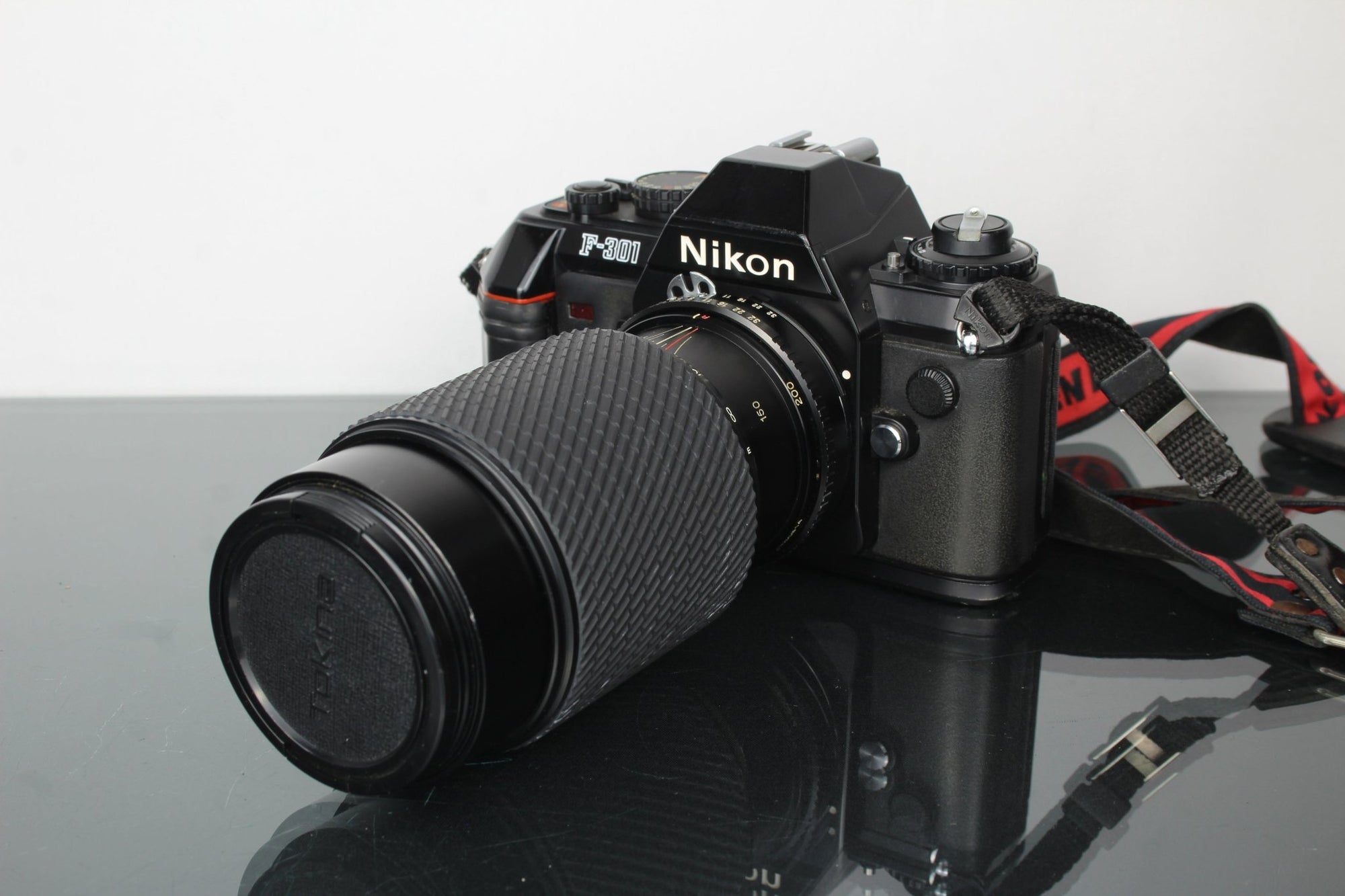 Nikon F - 301 + 80 - 200mm 1:4.5 Tokina lens - Dutch|Thrift