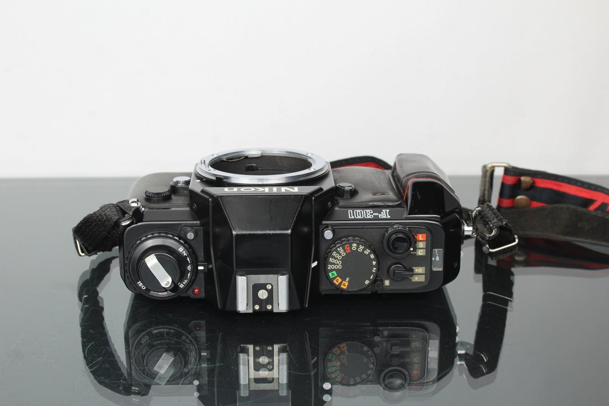 Nikon F - 301 + 80 - 200mm 1:4.5 Tokina lens - Dutch|Thrift