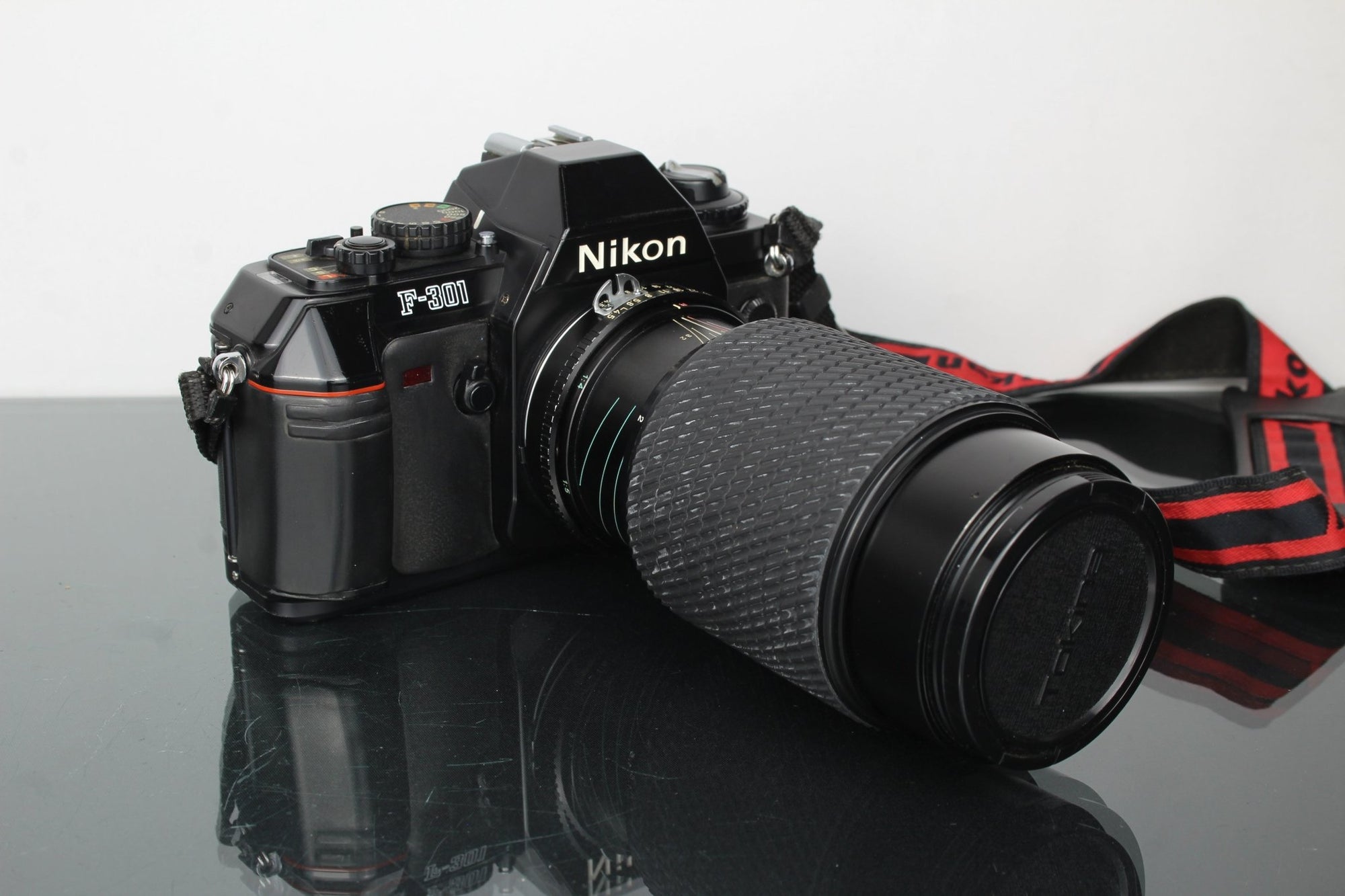 Nikon F - 301 + 80 - 200mm 1:4.5 Tokina lens - Dutch|Thrift