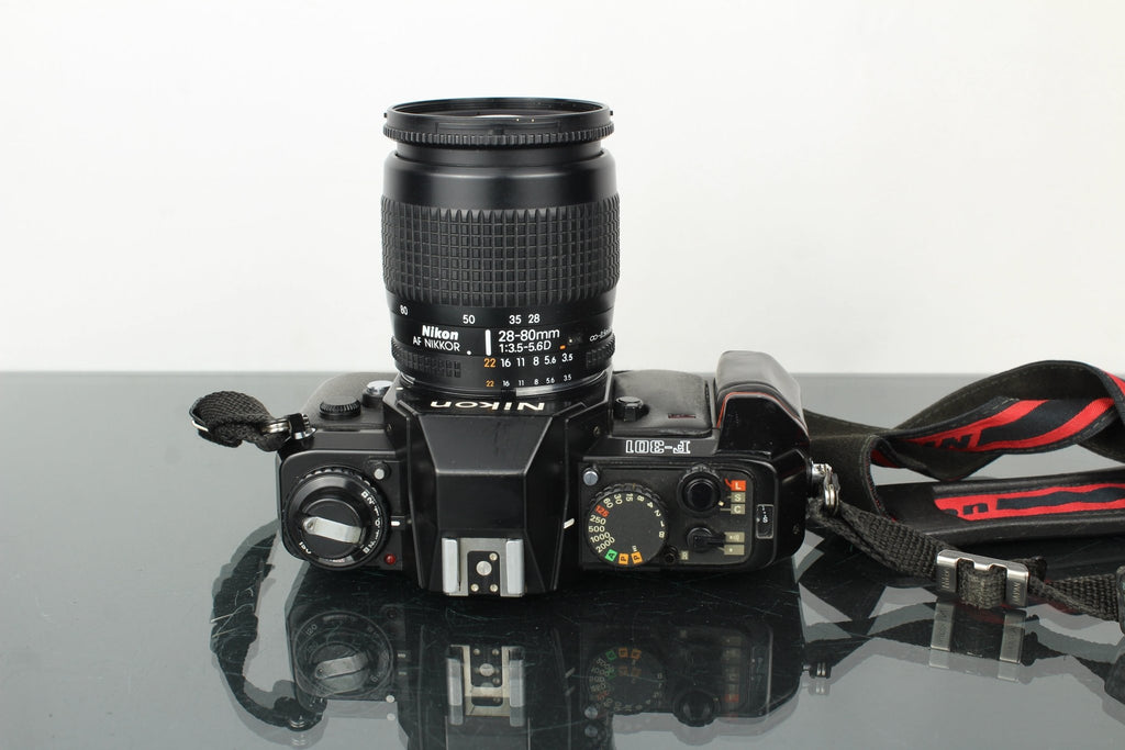 Nikon F - 301 + Nikon AF Nikkor 1:3.5 - 5.6 28 - 80mm lens (F - mount) - Dutch|Thrift