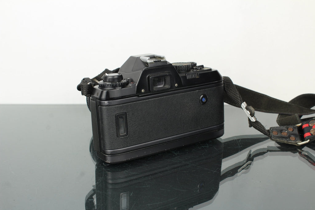 Nikon F - 301 + Nikon AF Nikkor 1:3.5 - 5.6 28 - 80mm lens (F - mount) - Dutch|Thrift