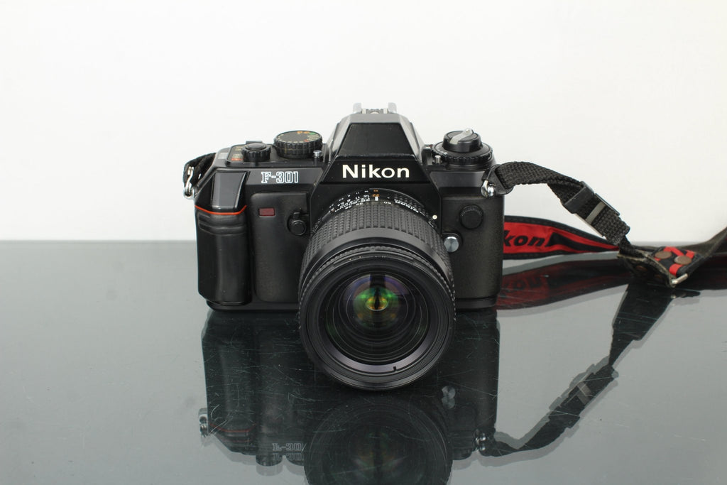Nikon F - 301 + Nikon AF Nikkor 1:3.5 - 5.6 28 - 80mm lens (F - mount) - Dutch|Thrift