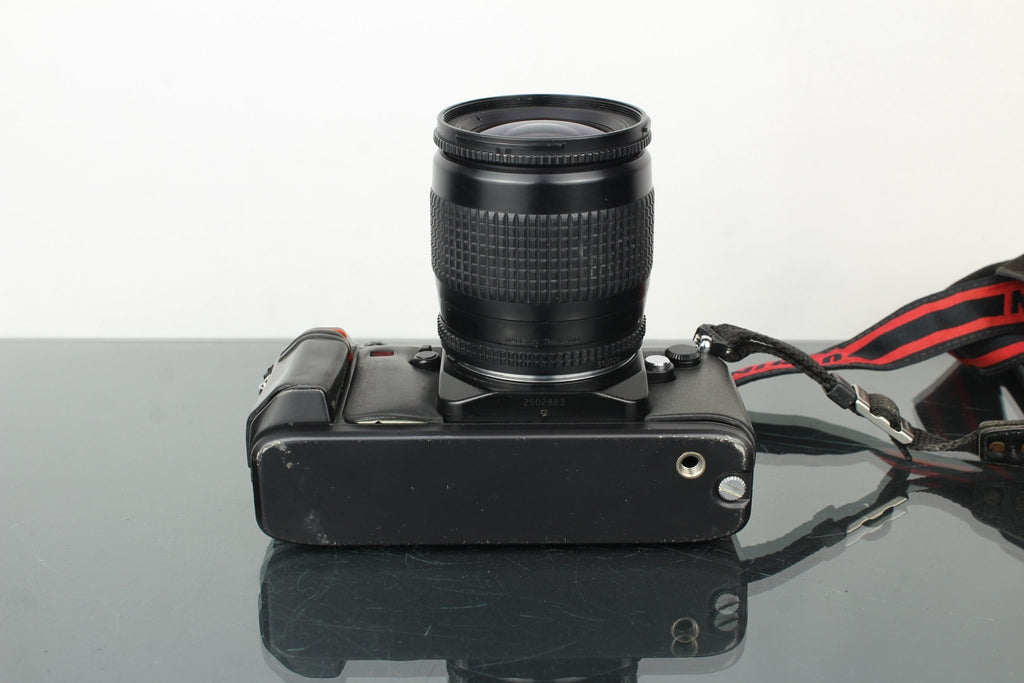 Nikon F - 301 + Nikon AF Nikkor 1:3.5 - 5.6 28 - 80mm lens (F - mount) - Dutch|Thrift