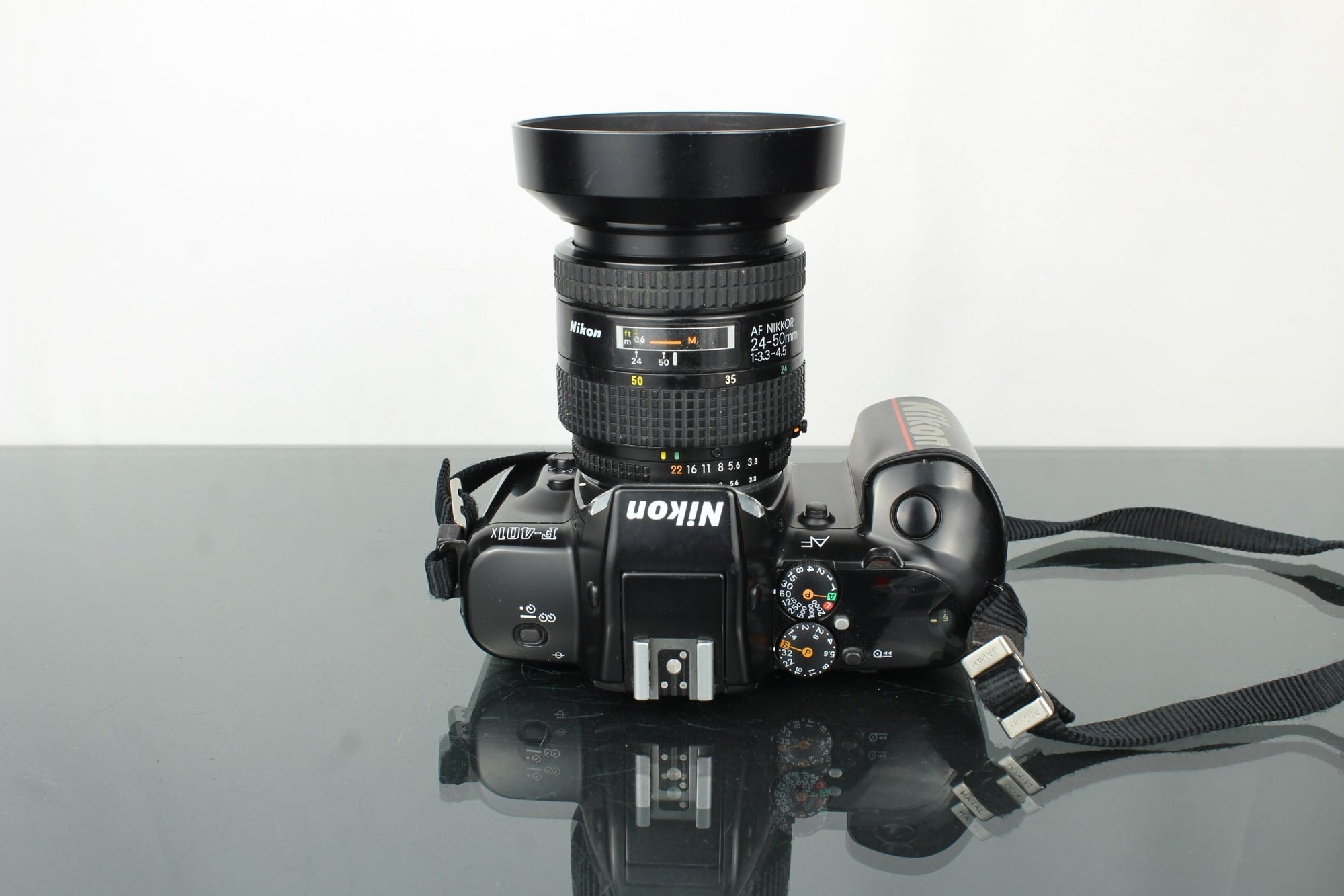 Nikon F - 401x + AF Nikkor 24 - 50mm 1:3.3 - 4.5 lens (F mount) - Dutch|Thrift