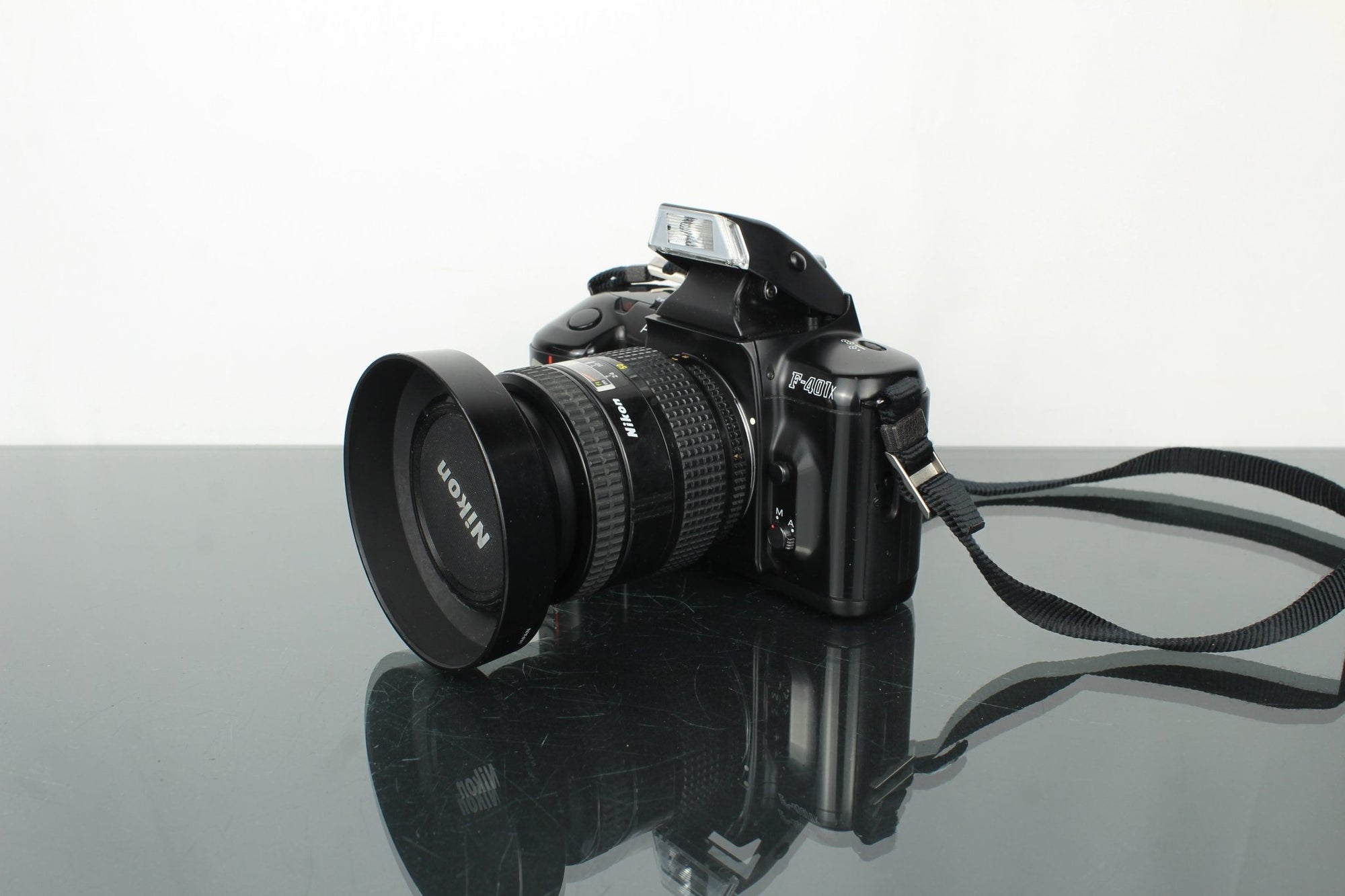 Nikon F - 401x + AF Nikkor 24 - 50mm 1:3.3 - 4.5 lens (F mount) - Dutch|Thrift