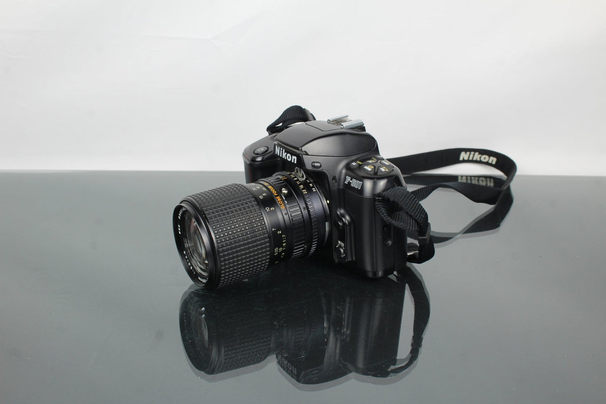 Nikon F - 601 AF + RMC Tokina 35 - 105mm 3.5 - 4.3 lens - Dutch|Thrift