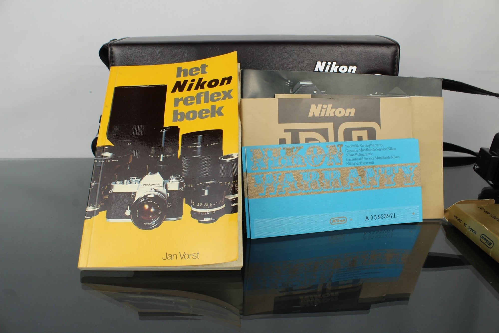 Nikon F2 + 28mm 3.5 Nikkor lens (F - mount) - Dutch|Thrift