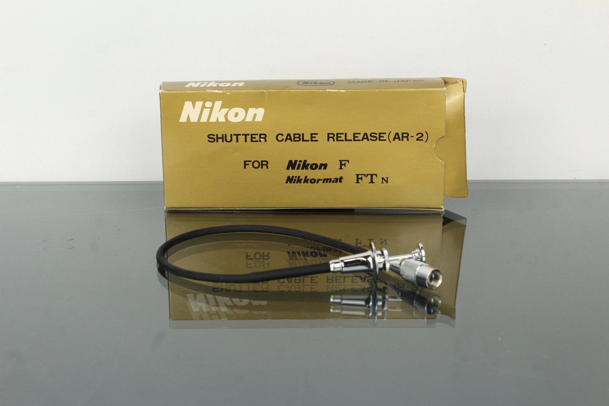 Nikon F2 + 28mm 3.5 Nikkor lens (F - mount) - Dutch|Thrift