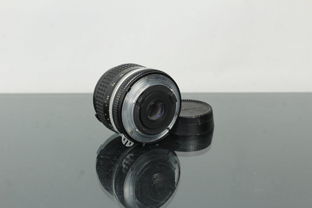 Nikon F2 + 28mm 3.5 Nikkor lens (F - mount) - Dutch|Thrift