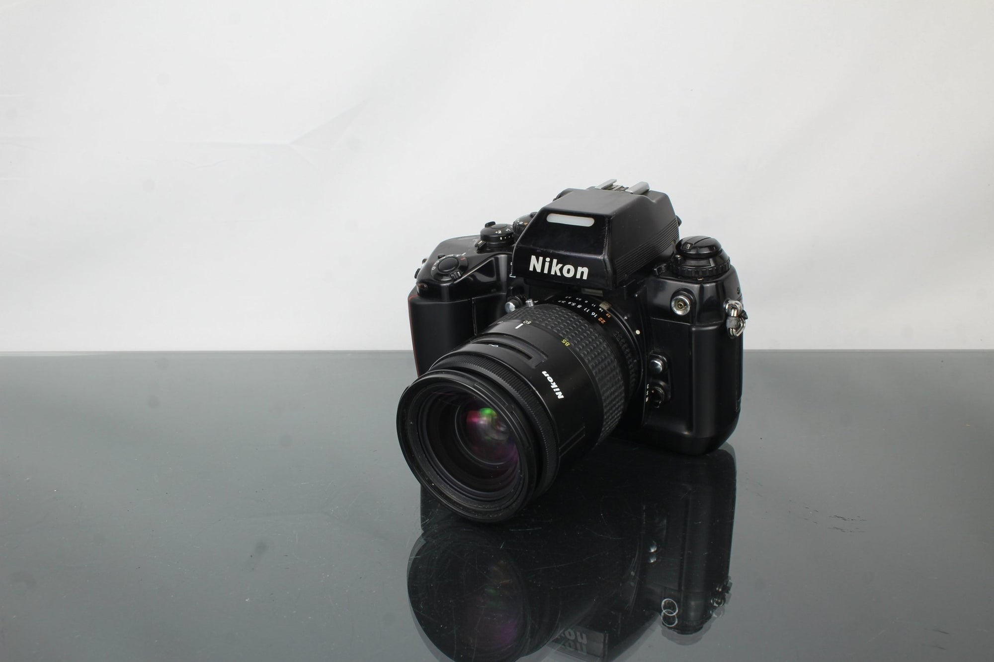 Nikon F4 + AF Nikkor 35 - 135mm 1:3.5 - 4.5 (Nikon F mount) - Dutch|Thrift