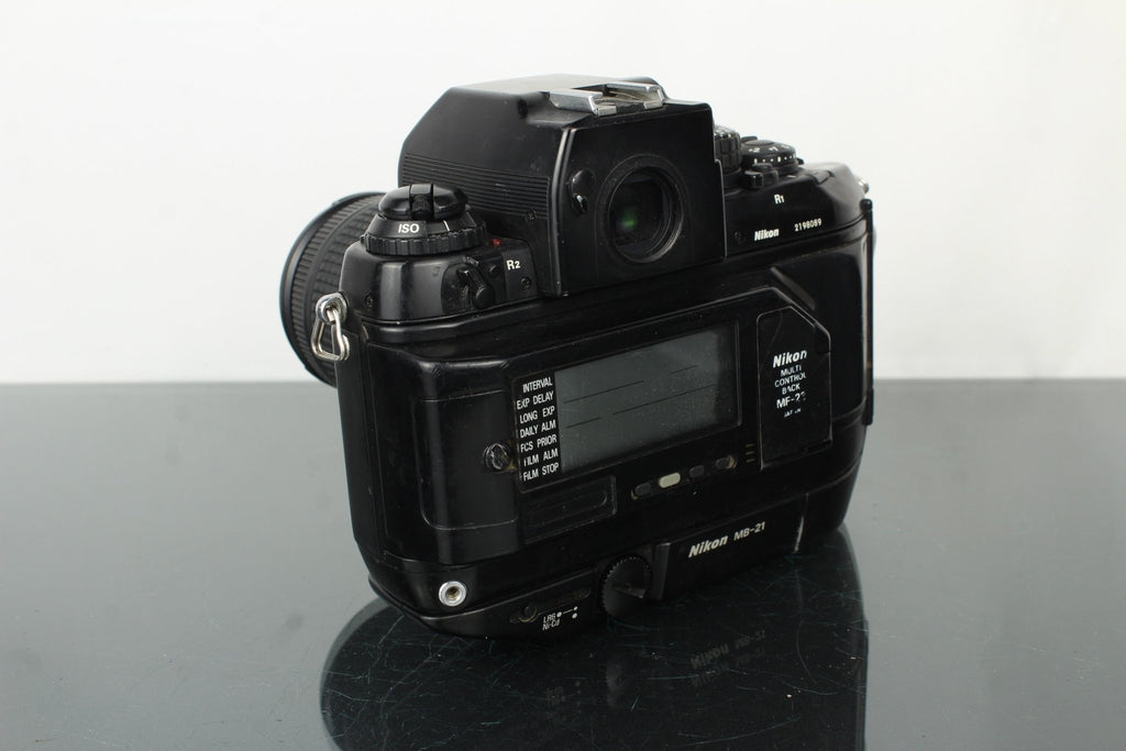 Nikon F4 MB - 21 AF Nikkor 28 - 80mm f/3.5 - 5.6D - Dutch|Thrift