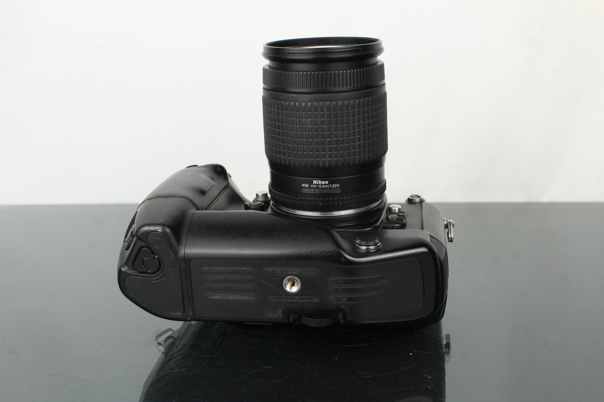 Nikon F4 MB - 21 AF Nikkor 28 - 80mm f/3.5 - 5.6D - Dutch|Thrift