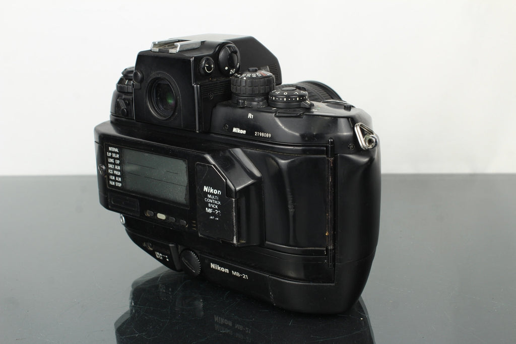 Nikon F4 MB - 21 AF Nikkor 28 - 80mm f/3.5 - 5.6D - Dutch|Thrift
