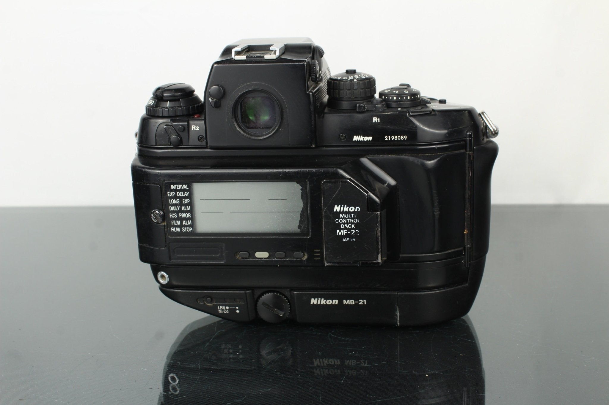 Nikon F4 MB-21 35mm Film SLR Camera Kit w/ 28-80mm AF Lens – Dutch