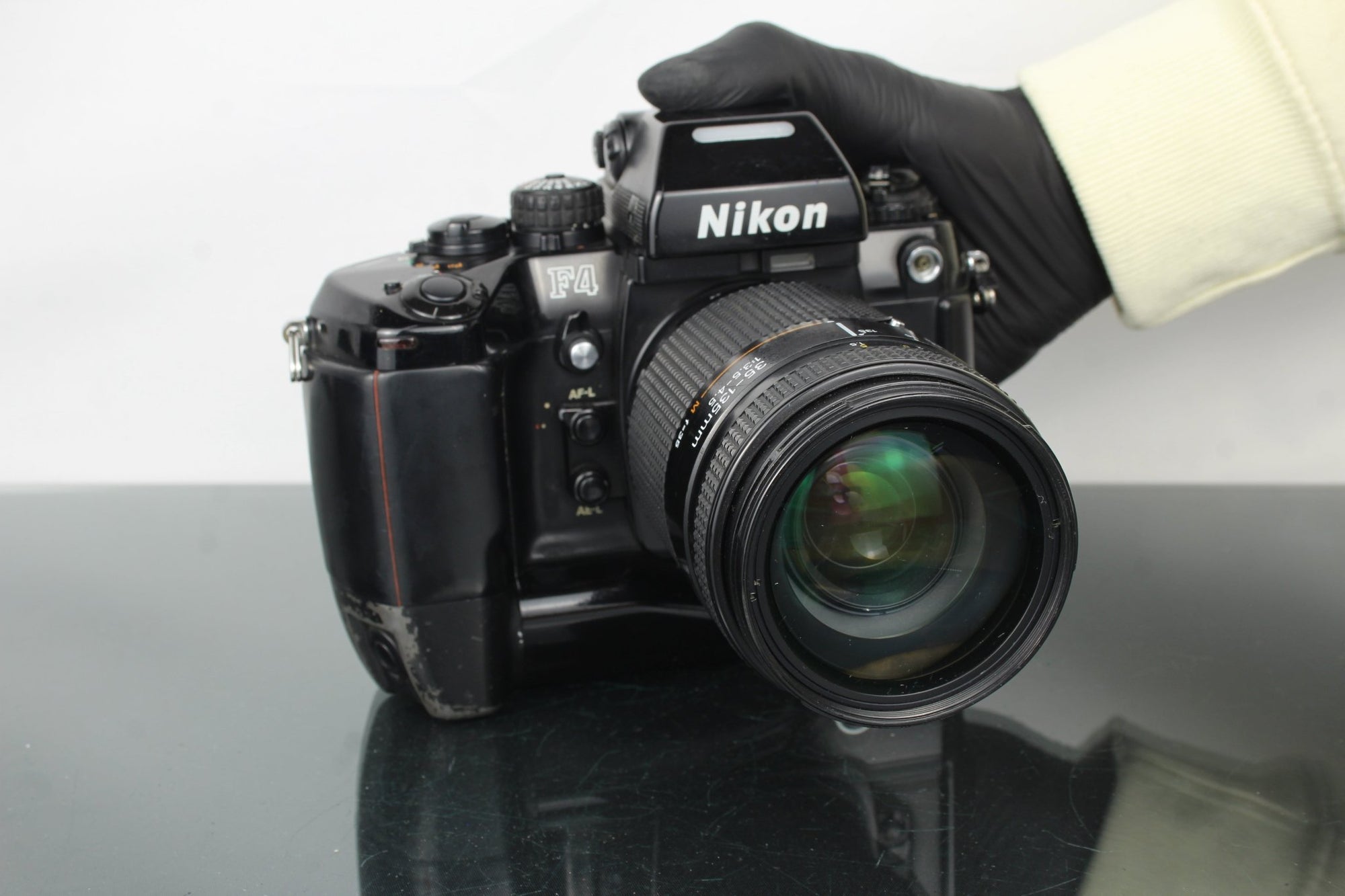 Nikon F4 + Nikon AF 35 - 135mm 1:3.5 - 4.5 lens - Dutch|Thrift