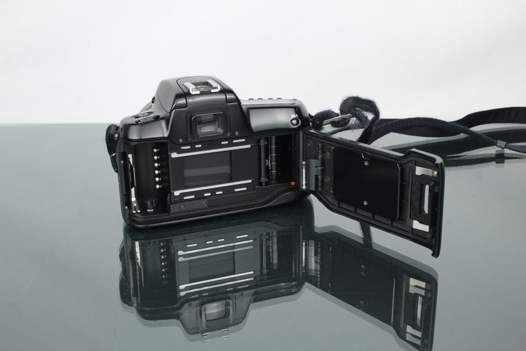 Nikon F50 + 35 - 80mm Nikon lens - Dutch|Thrift