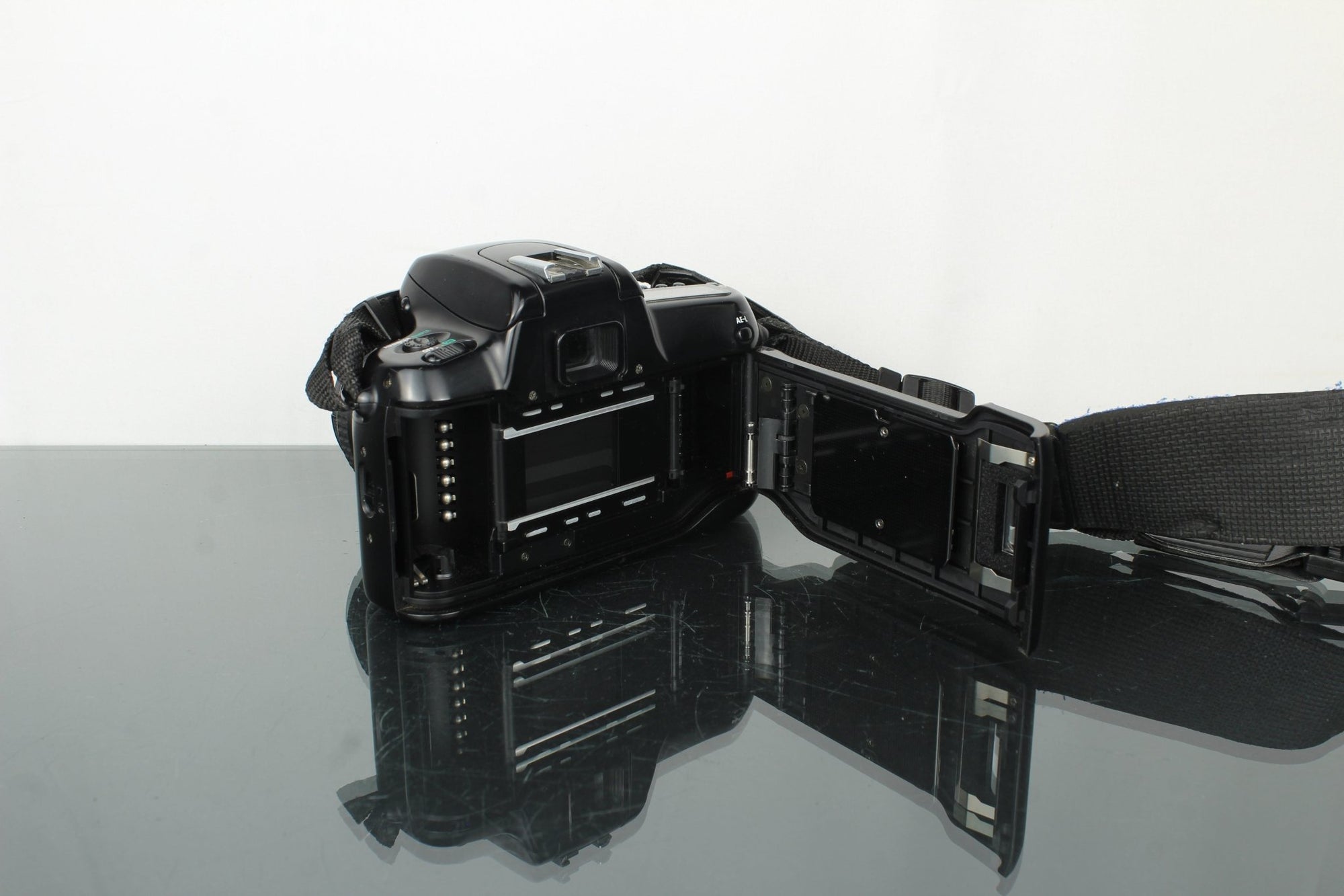 Nikon F50 + 50mm 1.8 Nikon AF lens - Dutch|Thrift