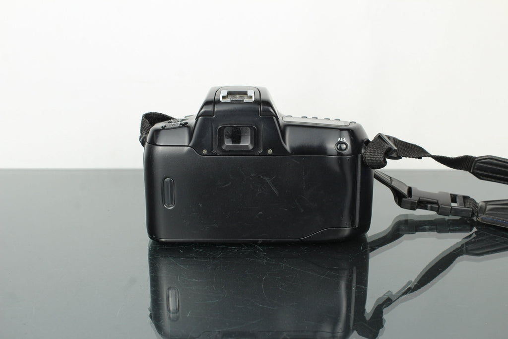 Nikon F50 + 50mm 1.8 Nikon AF lens - Dutch|Thrift