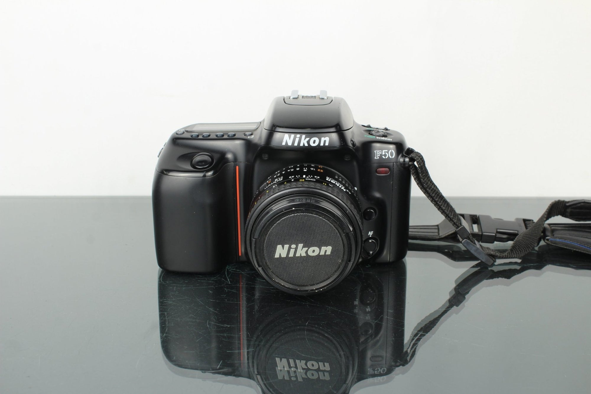 Nikon F50 + 50mm 1.8 Nikon AF lens - Dutch|Thrift