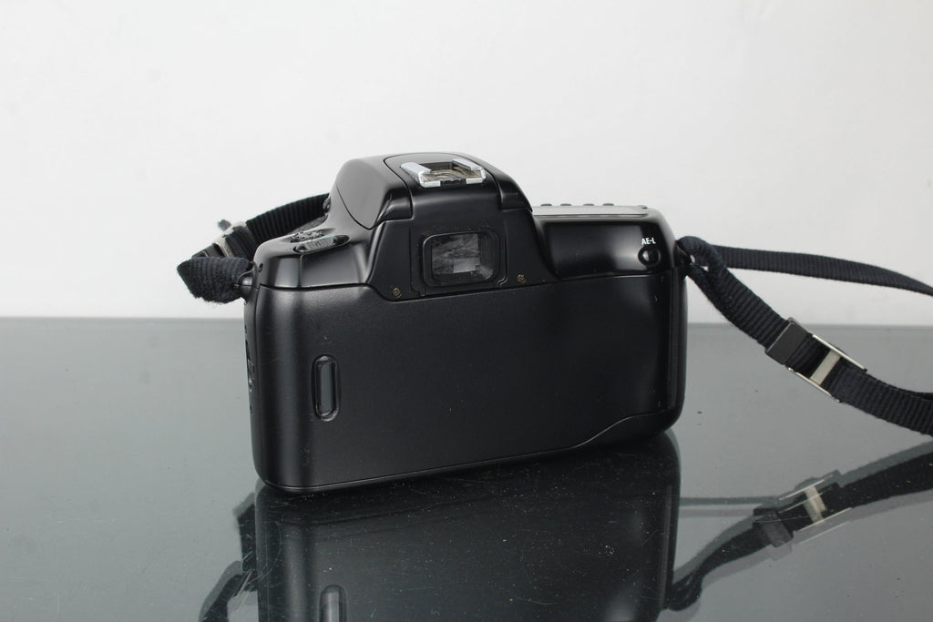 Nikon F50 + Nikkor 28 - 80mm 1:3.5 - 5.6 D lens - Dutch|Thrift