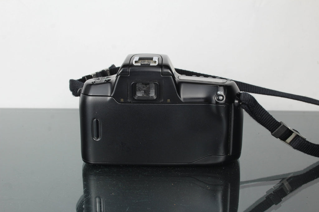 Nikon F50 + Nikkor 28 - 80mm 1:3.5 - 5.6 D lens - Dutch|Thrift