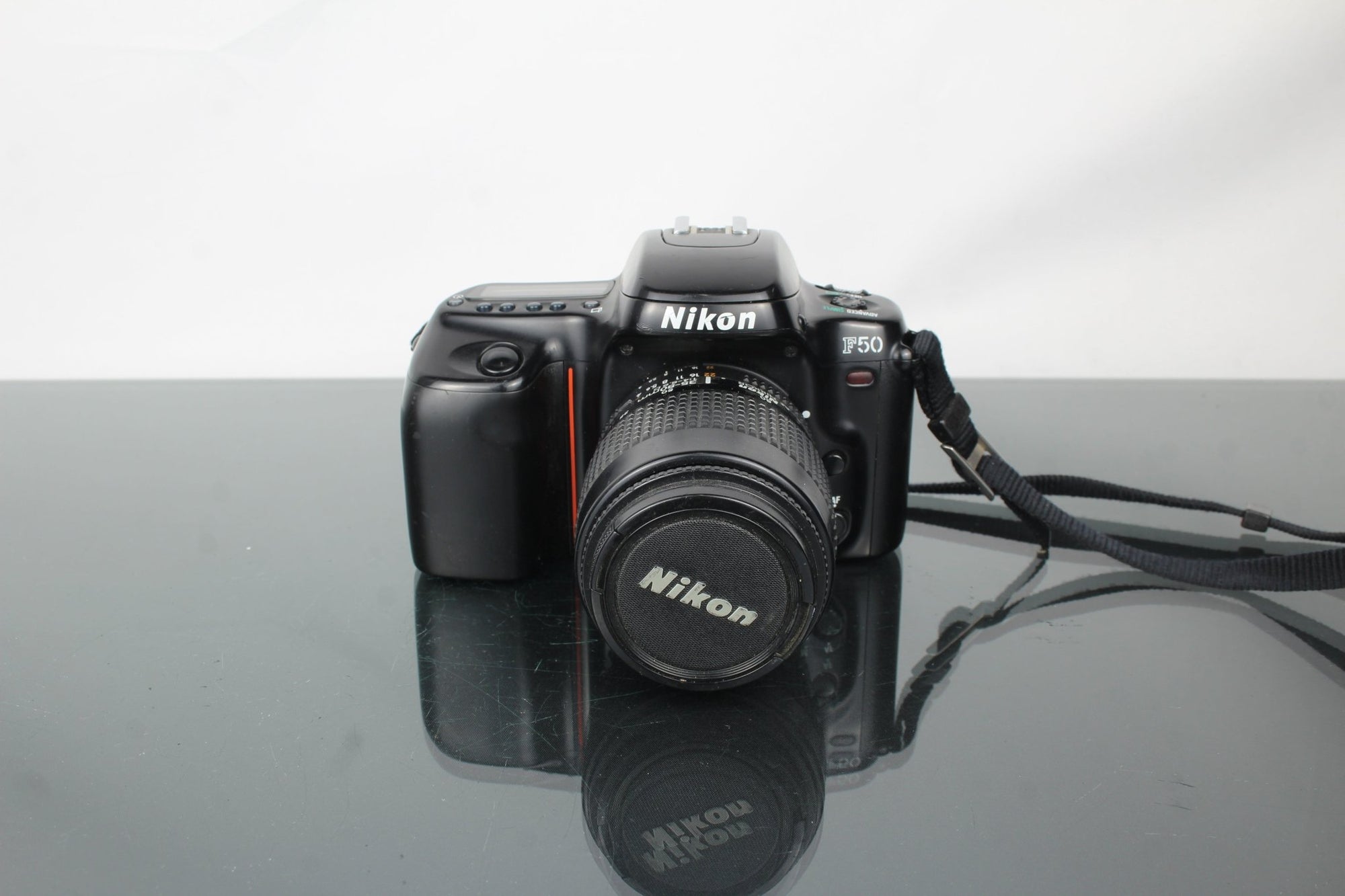 Nikon F50 + Nikkor AF 35 - 80mm 1:4 - 5.6 D lens - Dutch|Thrift