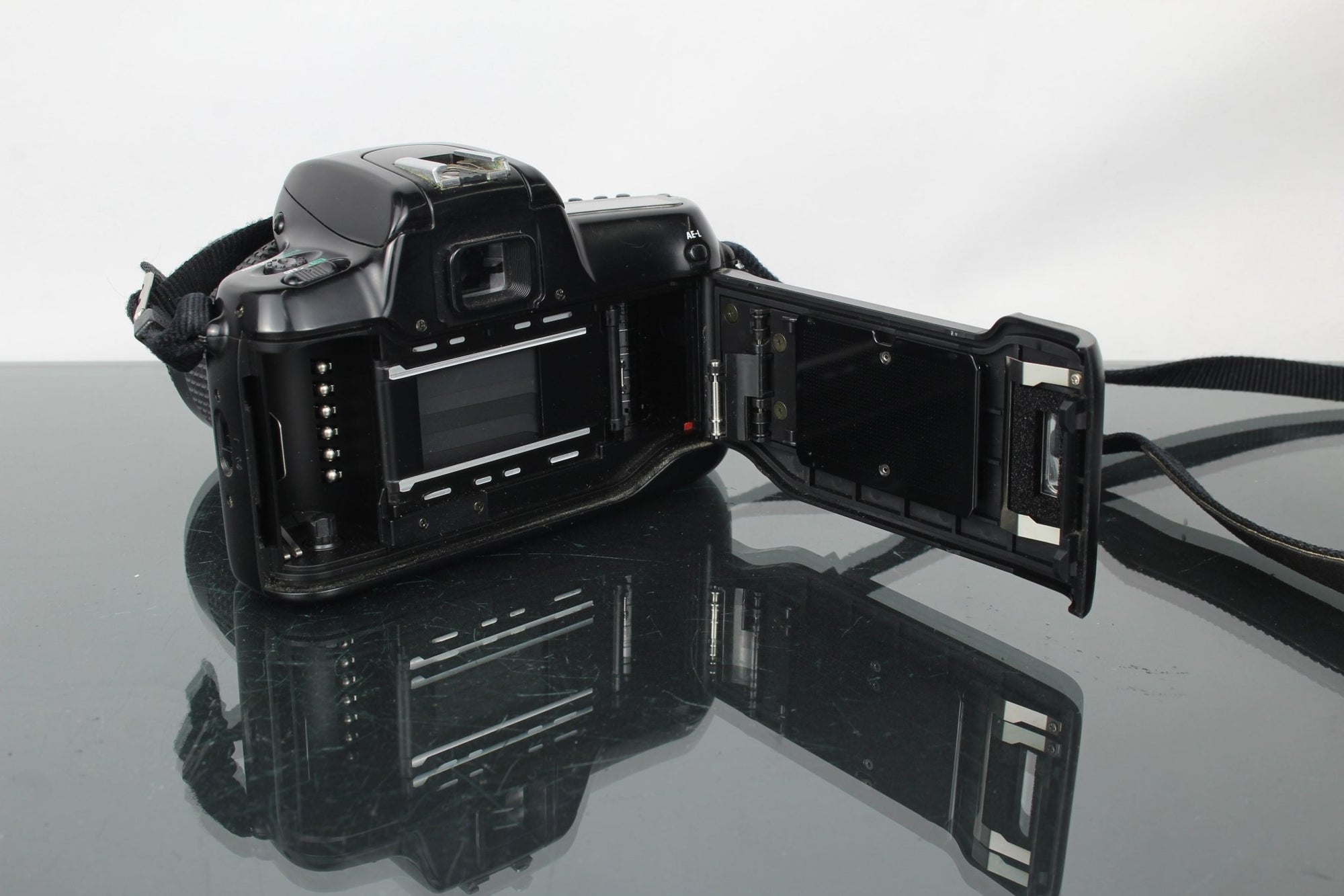 Nikon F50 + Nikkor AF 35 - 80mm 1:4 - 5.6 D lens - Dutch|Thrift