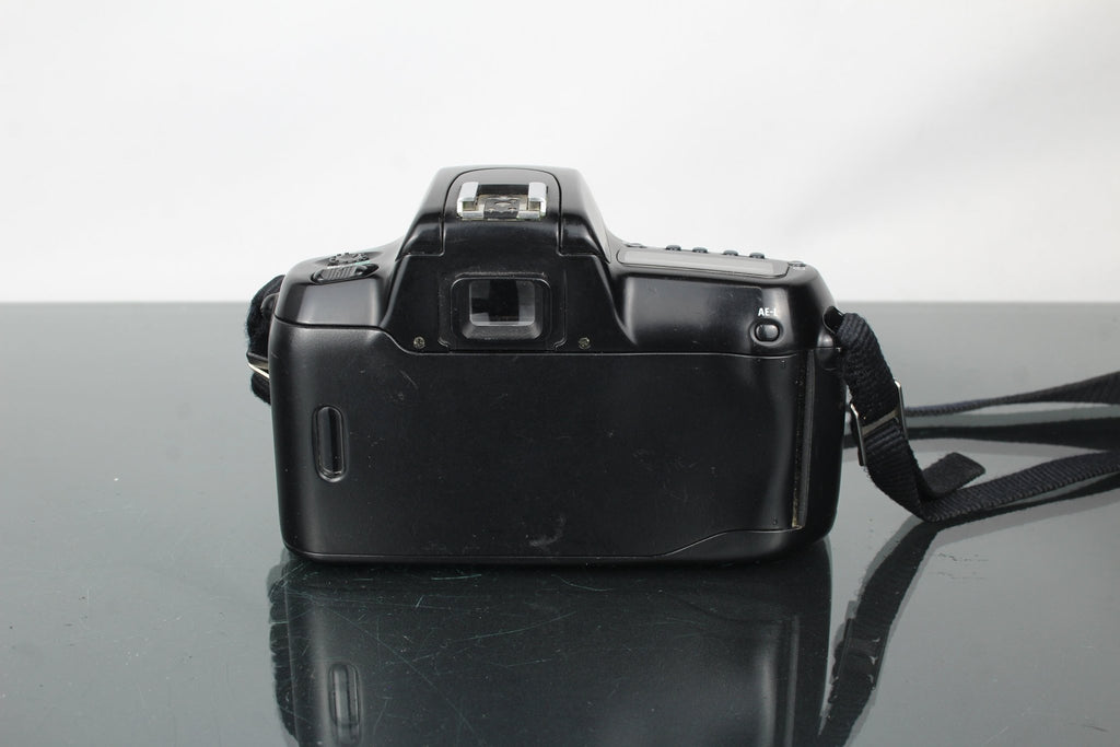 Nikon F50 + Nikkor AF 35 - 80mm 1:4 - 5.6 D lens - Dutch|Thrift