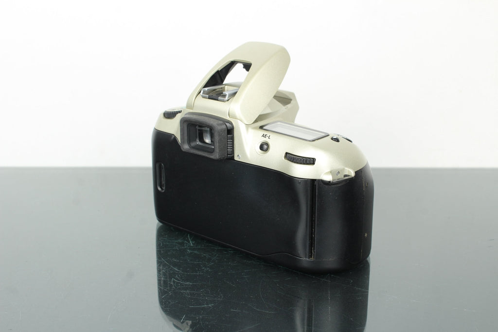 Nikon F60 + Nikkor AF 70 - 300mm F/4 - F/5.6G lens - Dutch|Thrift