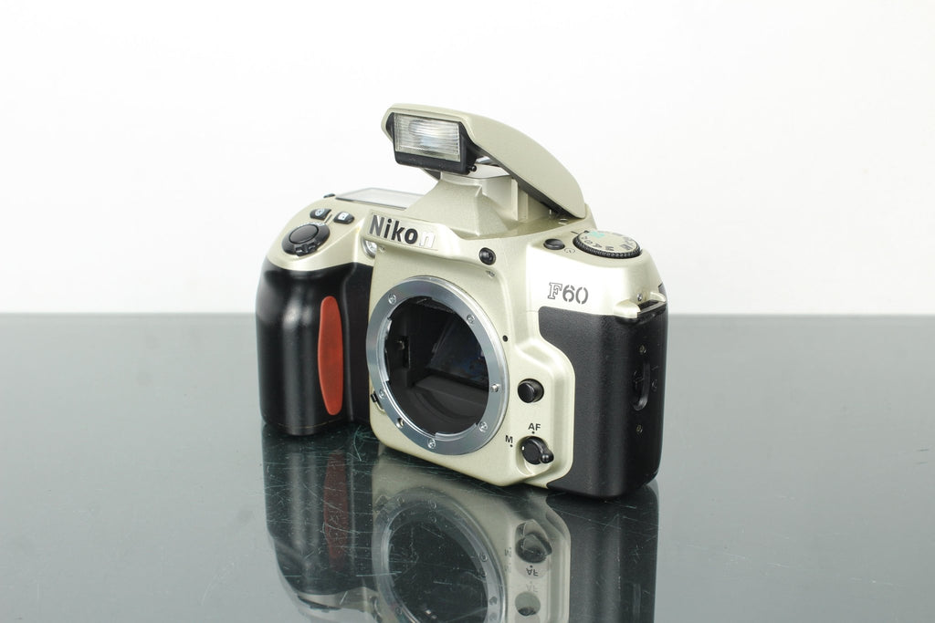 Nikon F60 + Nikkor AF 70 - 300mm F/4 - F/5.6G lens - Dutch|Thrift
