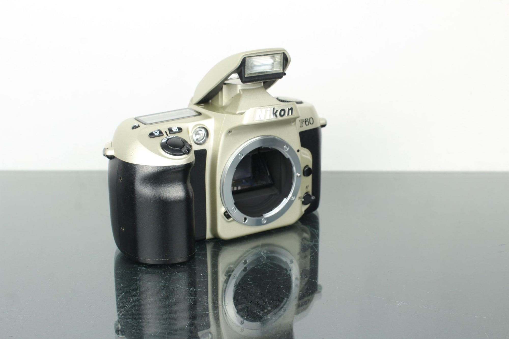 Nikon F60 + Nikkor AF 70 - 300mm F/4 - F/5.6G lens - Dutch|Thrift