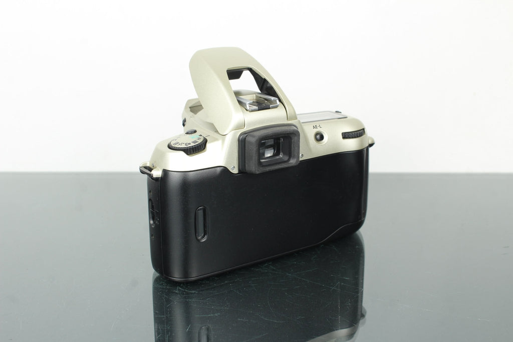 Nikon F60 + Nikkor AF 70 - 300mm F/4 - F/5.6G lens - Dutch|Thrift