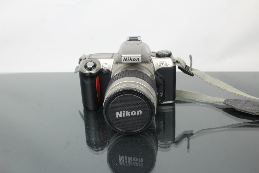 Nikon F65 + 28 - 80mm 1:3.3 - 5.6 G Nikon F - mount lens - Dutch|Thrift