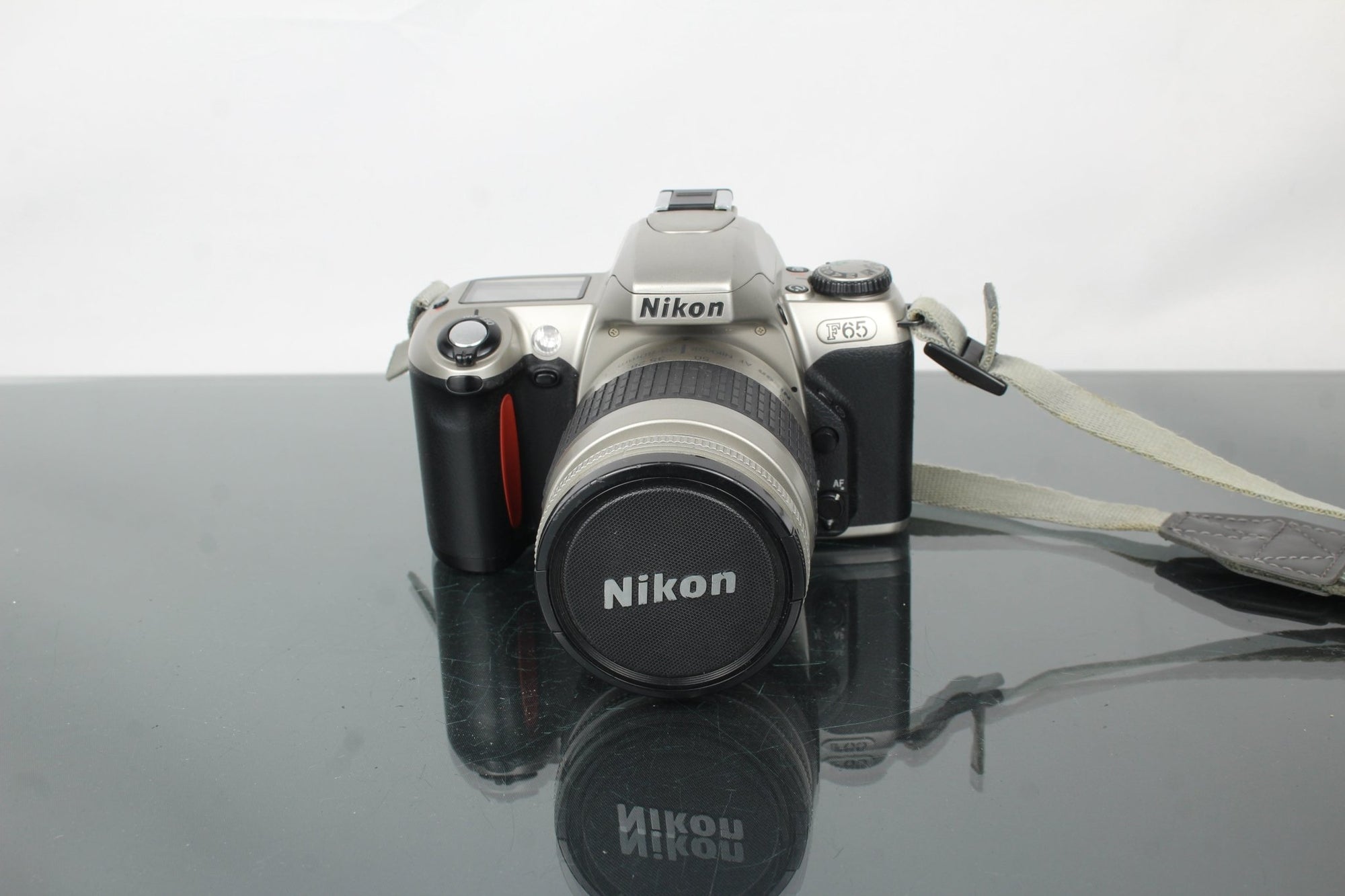 Nikon F65 + 28 - 80mm 1:3.3 - 5.6 G Nikon F - mount lens - Dutch|Thrift