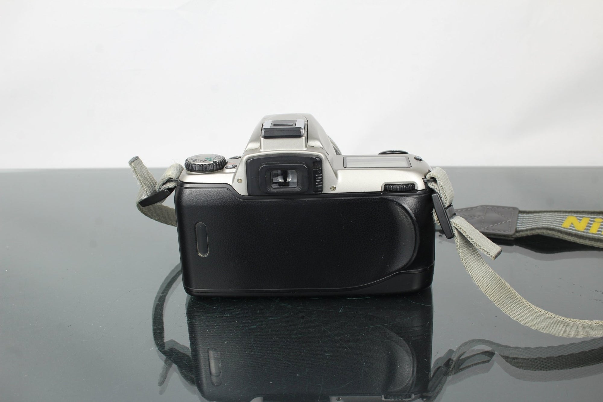 Nikon F65 + 28 - 80mm 1:3.3 - 5.6 G Nikon F - mount lens - Dutch|Thrift