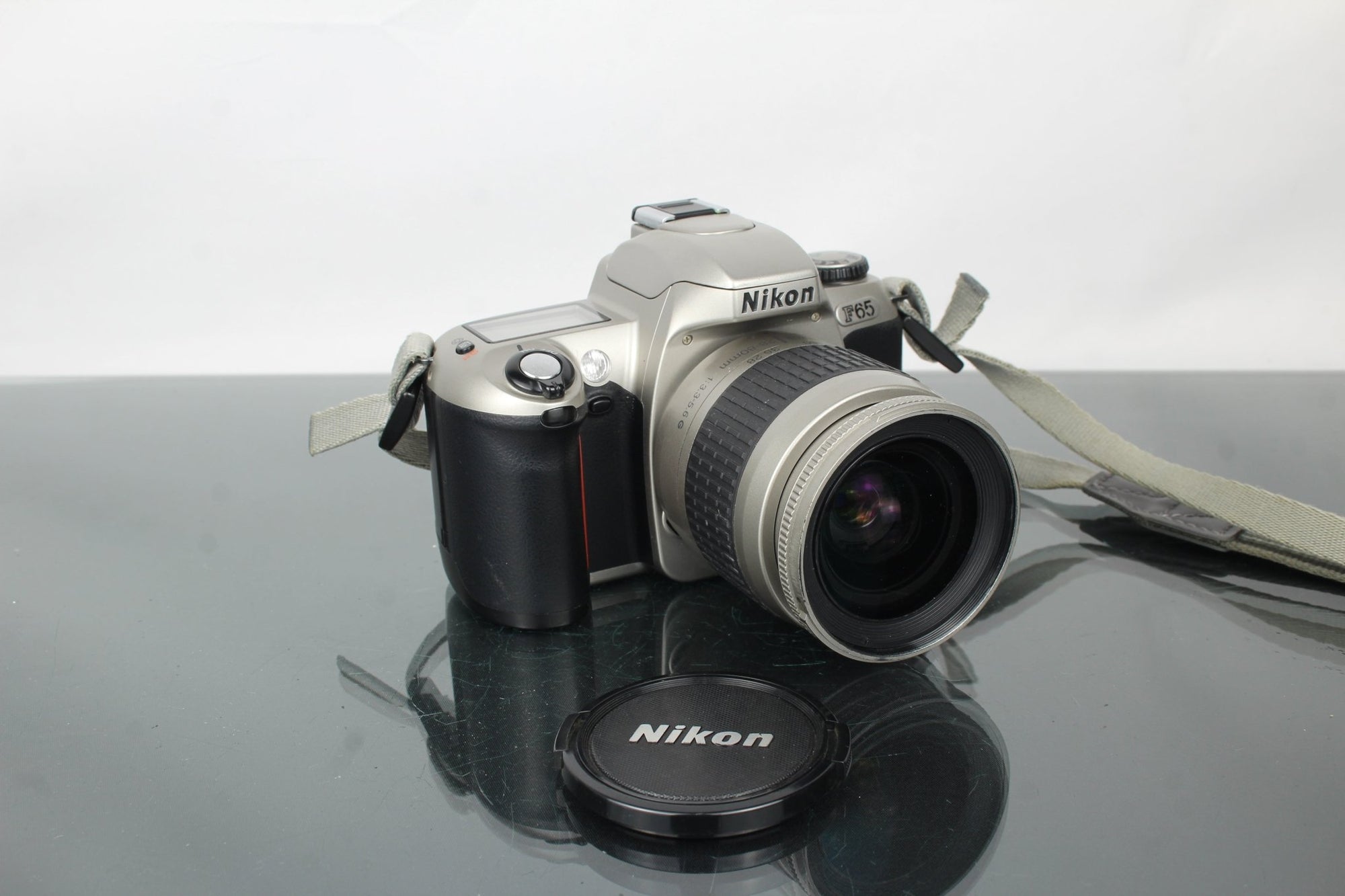 Nikon F65 + 28 - 80mm 1:3.3 - 5.6 G Nikon F - mount lens - Dutch|Thrift