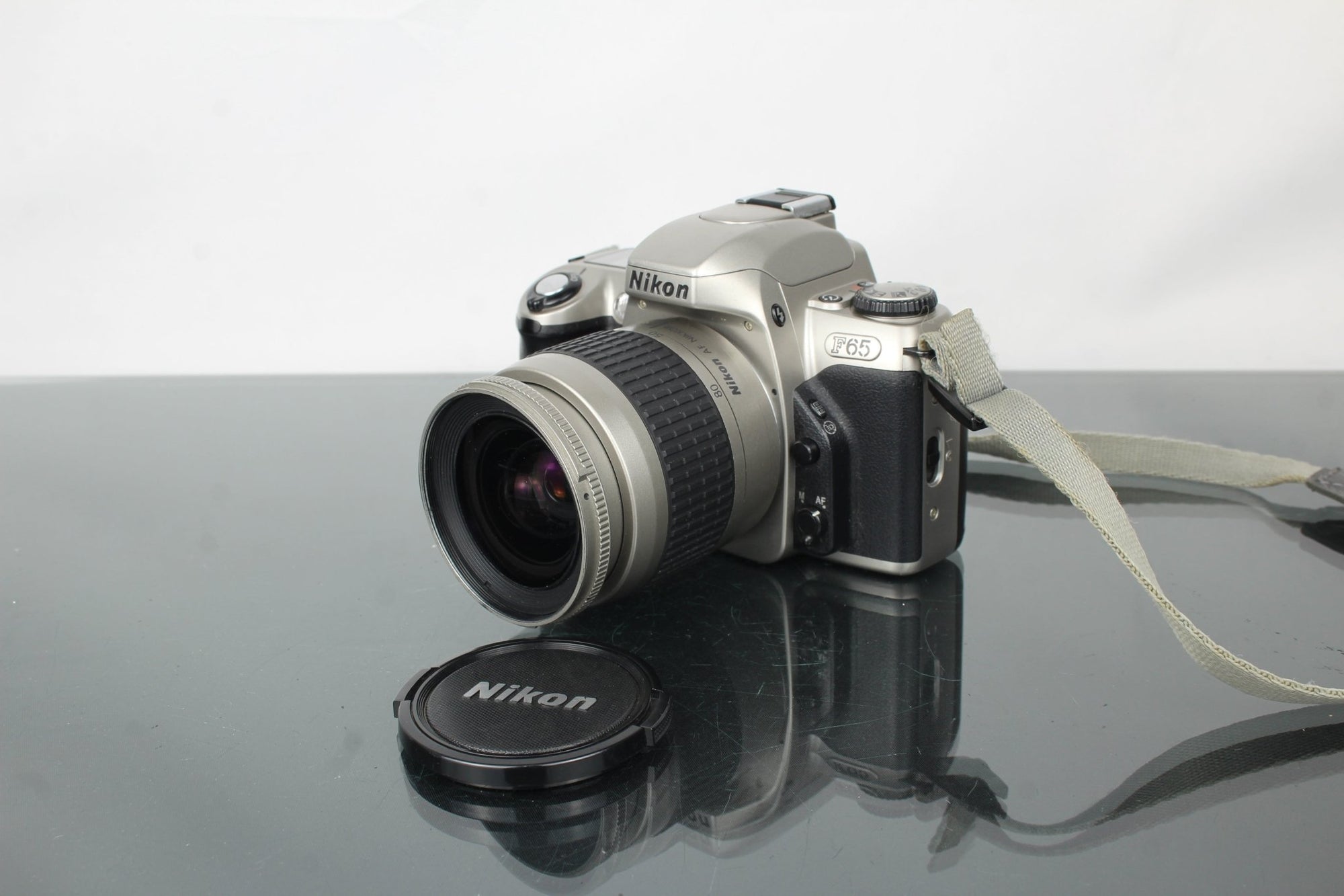 Nikon F65 + 28 - 80mm 1:3.3 - 5.6 G Nikon F - mount lens - Dutch|Thrift