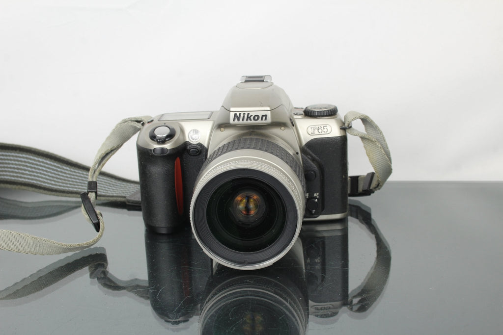 Nikon F65 + AF Nikkor 28 - 80mm 3.5 - 5.6 lens (Nikon F mount) - Dutch|Thrift