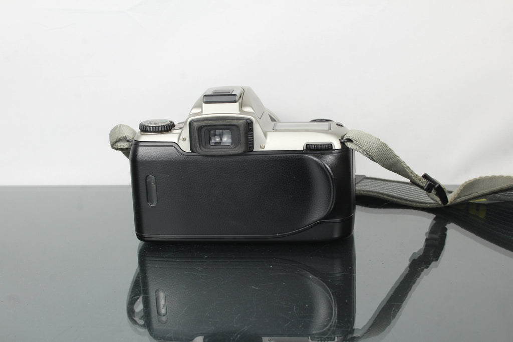 Nikon F65 + AF Nikkor 28 - 80mm 3.5 - 5.6 lens (Nikon F mount) - Dutch|Thrift