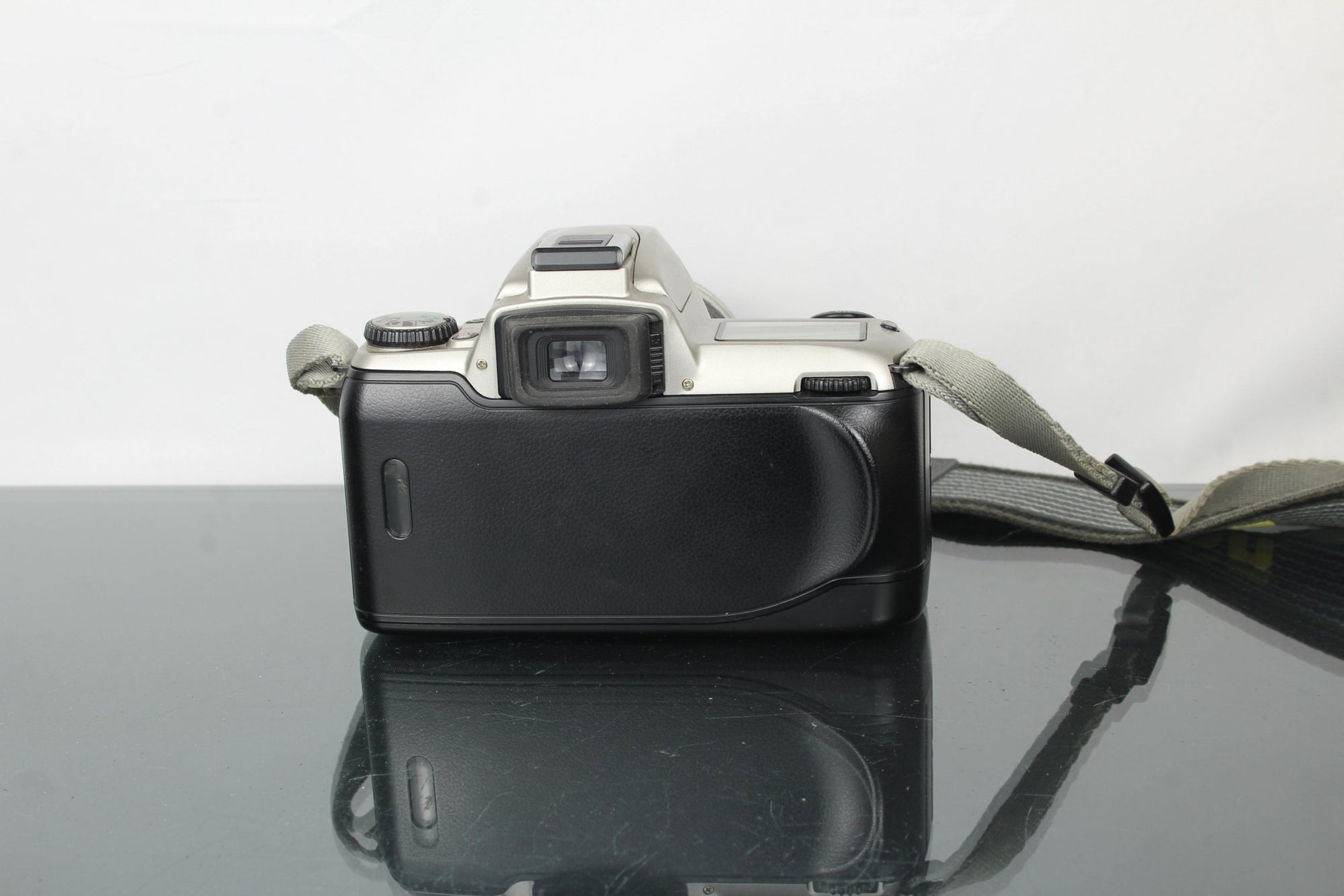 Nikon F65 + AF Nikkor 28 - 80mm 3.5 - 5.6 lens (Nikon F mount) - Dutch|Thrift