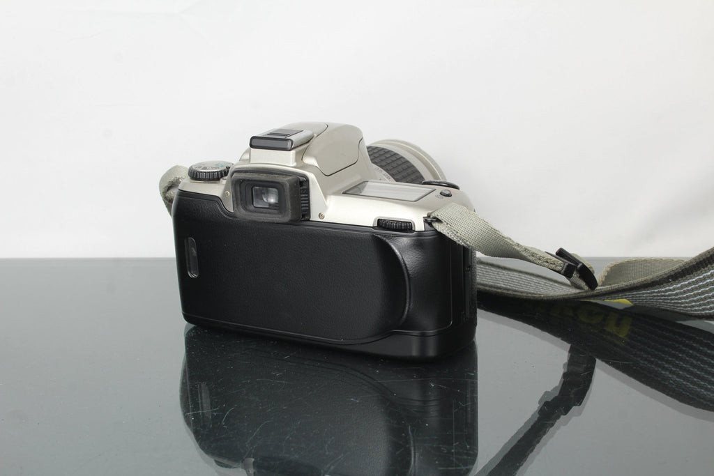 Nikon F65 + AF Nikkor 28 - 80mm 3.5 - 5.6 lens (Nikon F mount) - Dutch|Thrift