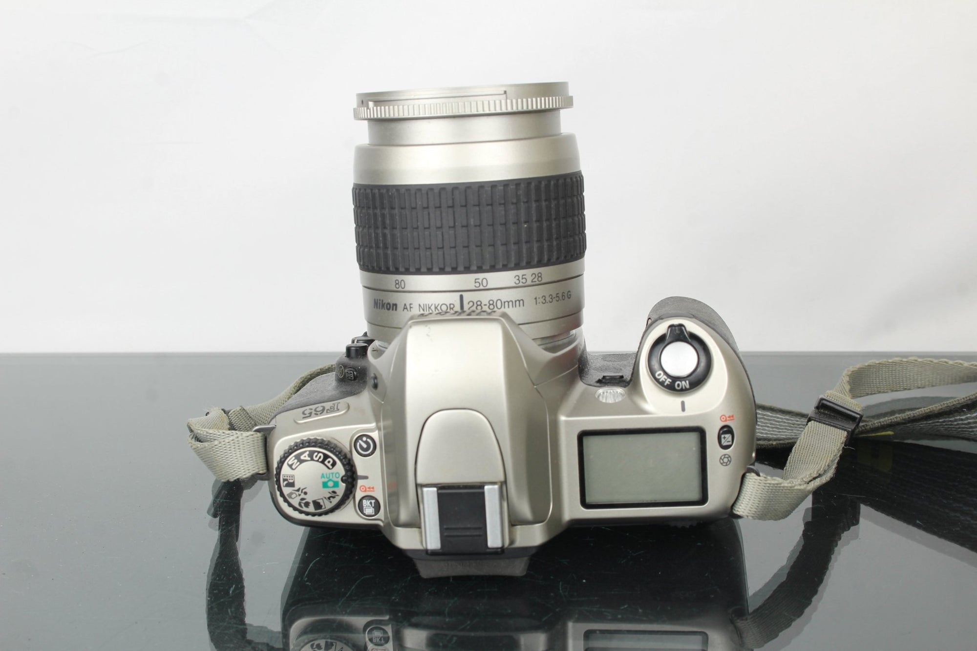 Nikon F65 + AF Nikkor 28 - 80mm 3.5 - 5.6 lens (Nikon F mount) - Dutch|Thrift