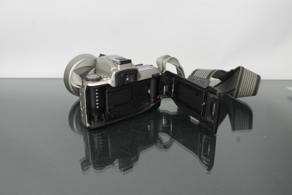 Nikon F65 + Nikkor 28 - 80mm 1:3.3 - 5.6 - Dutch|Thrift
