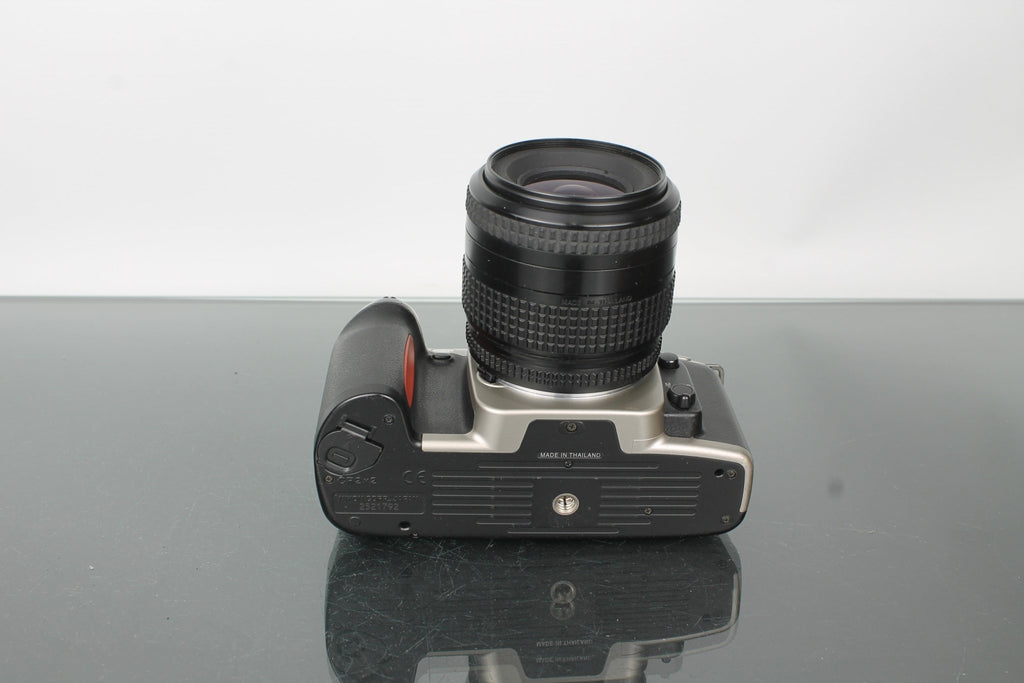 Nikon F65 + Nikon AF Nikkor 35 - 80mm 1:4 - 5.6 - Dutch|Thrift