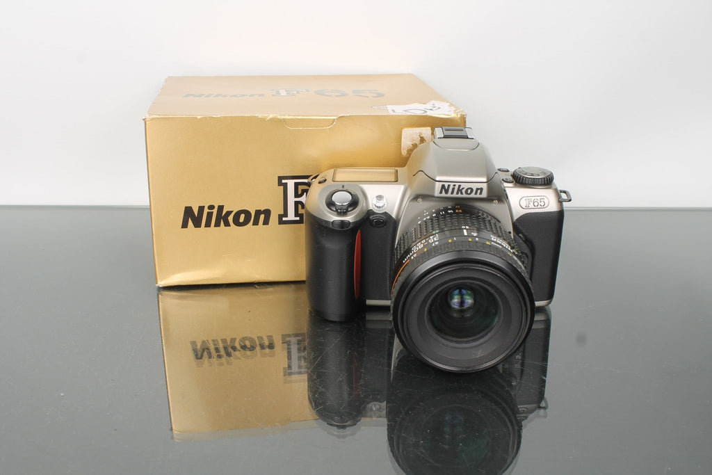 Nikon F65 + Nikon AF Nikkor 35 - 80mm 1:4 - 5.6 - Dutch|Thrift