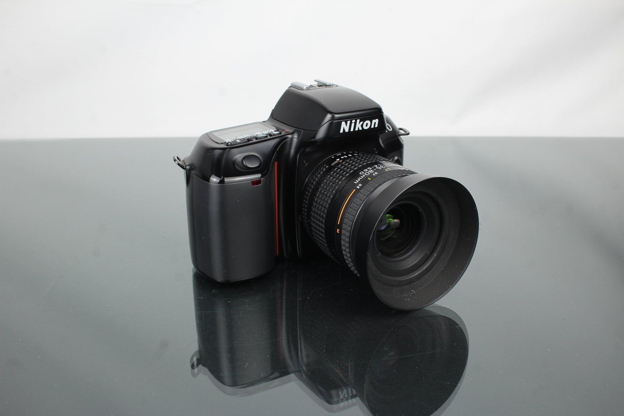 Nikon F70 + Nikkor 35 - 80mm 1:4 - 5.6 D lens - Dutch|Thrift