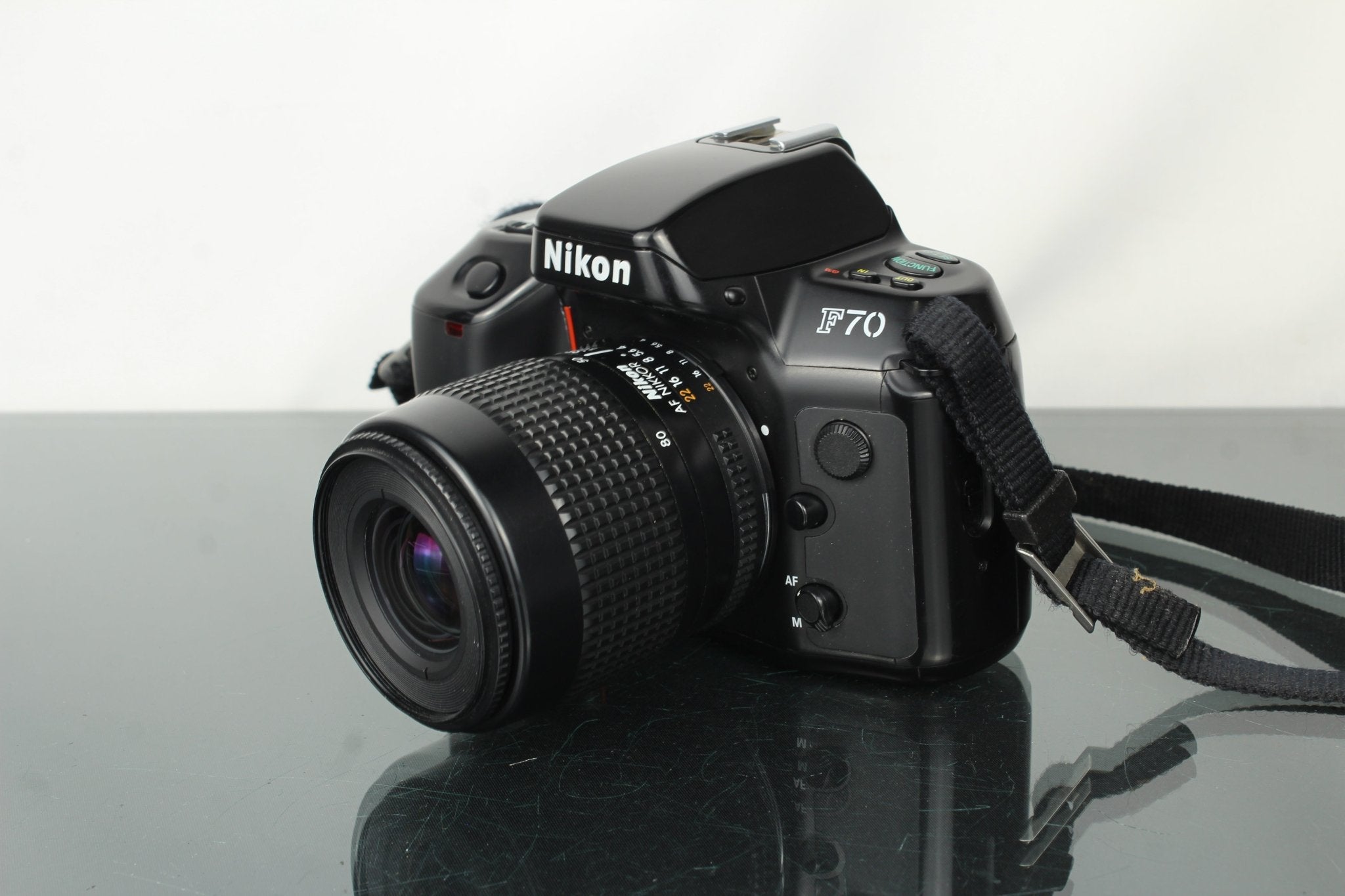 Nikon F70 + Nikon AF Nikkor 35-80mm 1:4-5.6 D lens (F-mount