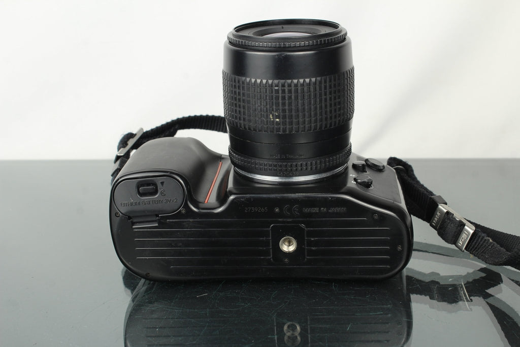 Nikon F70 + Nikon AF Nikkor 35 - 80mm 1:4 - 5.6 D lens (F - mount) - Dutch|Thrift