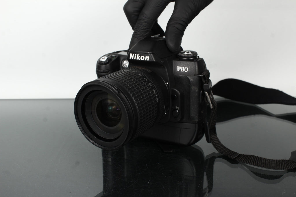 Nikon F80 + Nikkor 18 - 135mm 1:3.5 - 5.6G - Dutch|Thrift